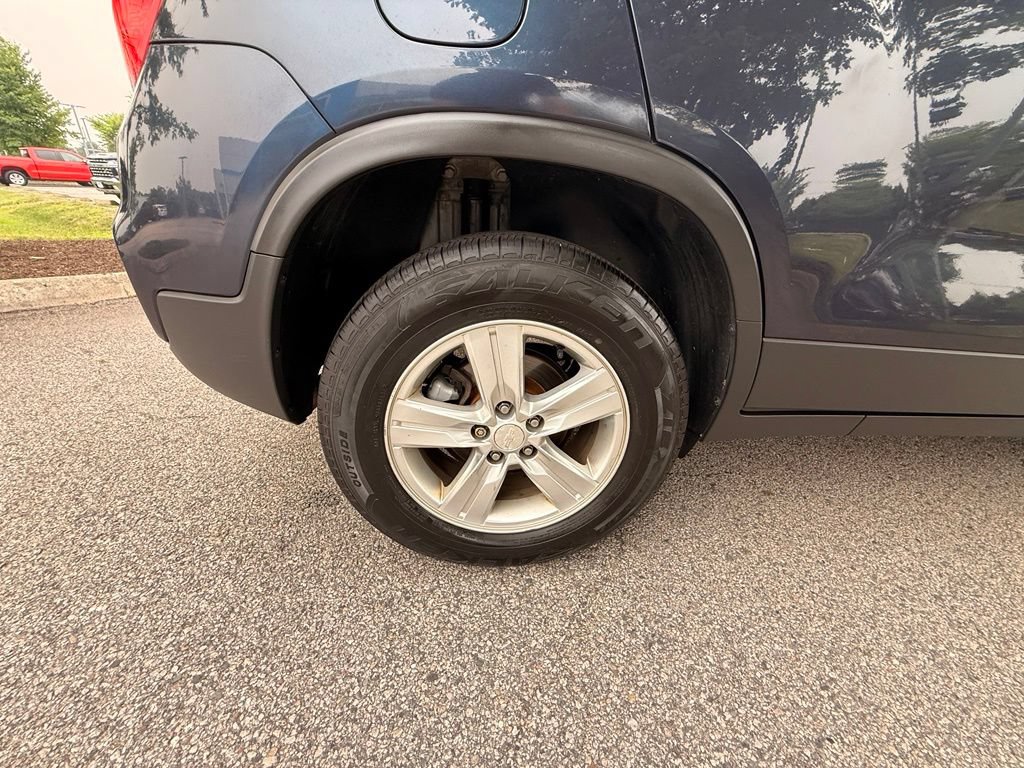 Used 2019 Chevrolet Trax LS w/ Tint and Cruise Package AWD/4WD image 31