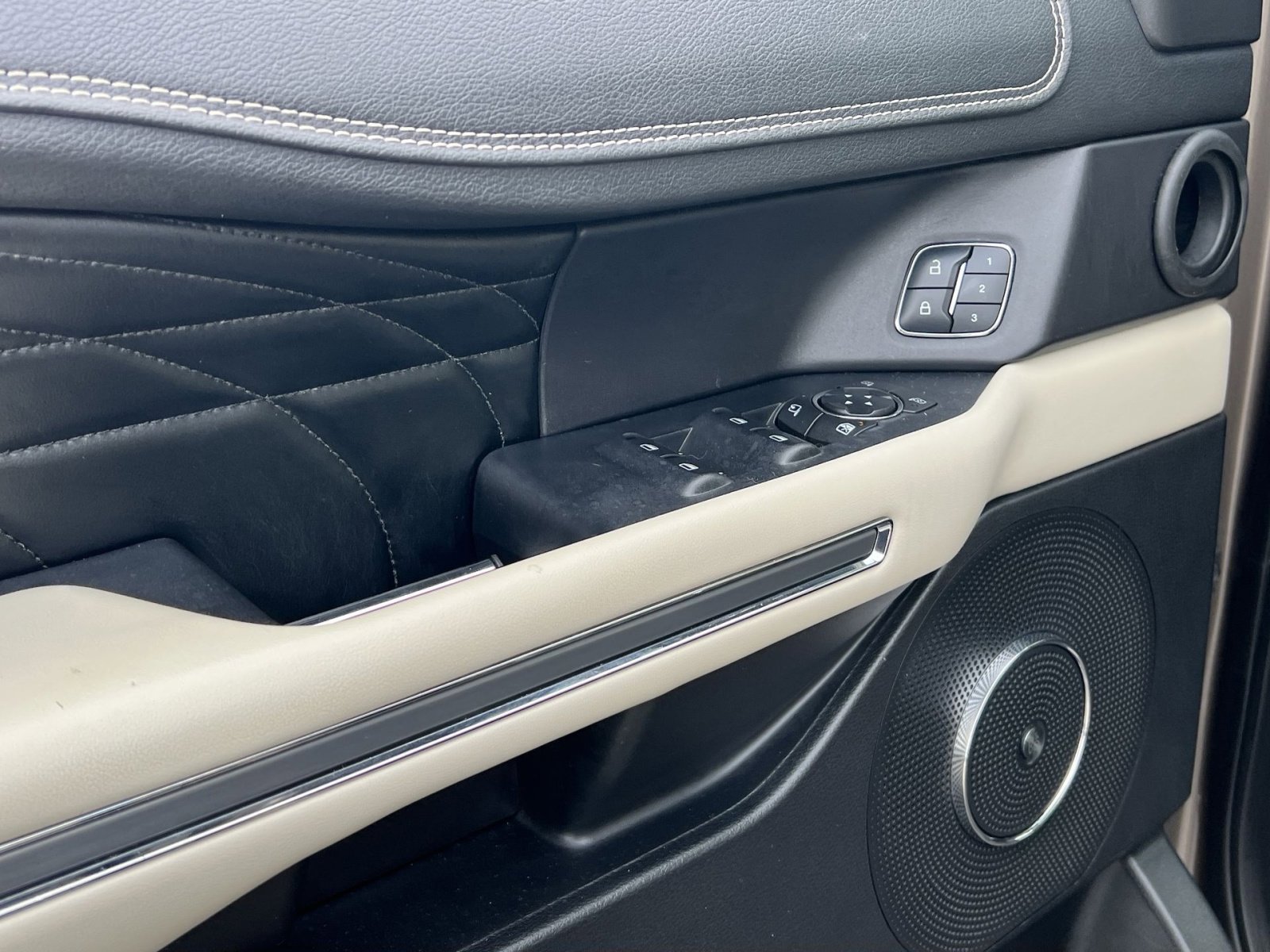 Used 2018 Ford Expedition Platinum image 15