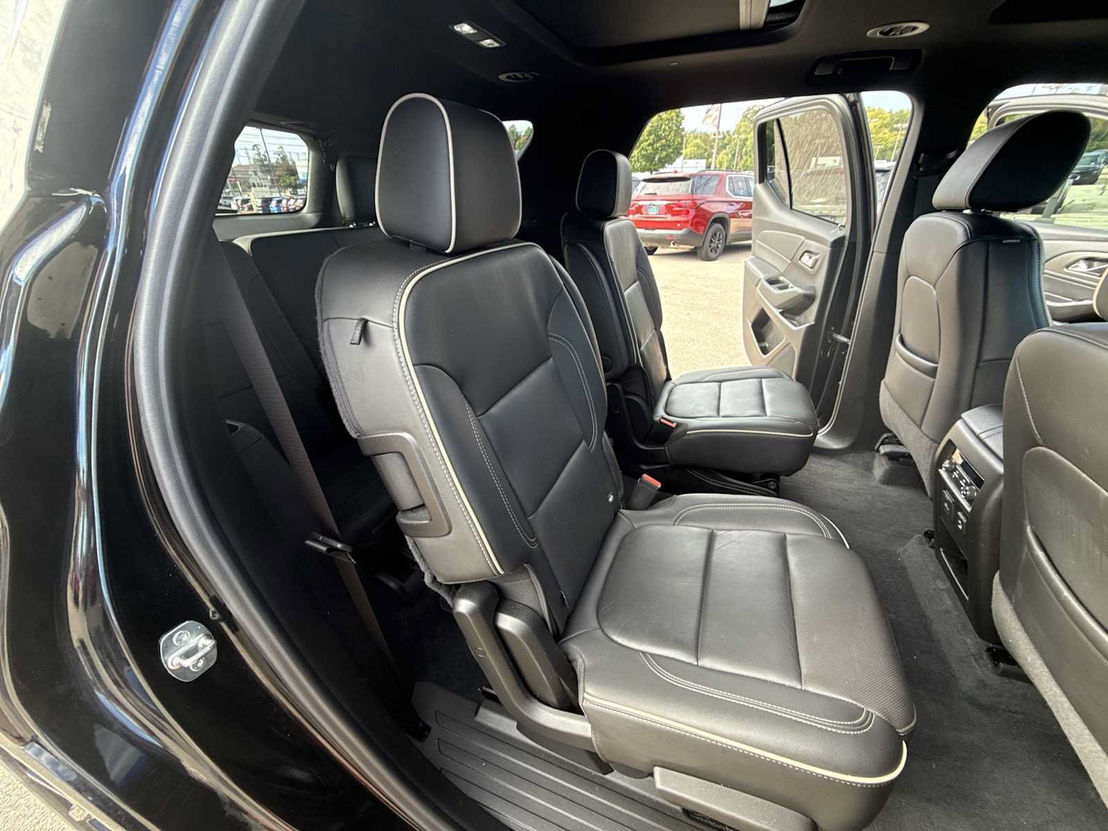 Certified 2023 Chevrolet Traverse Premier w/ Redline Edition AWD/4WD image 28