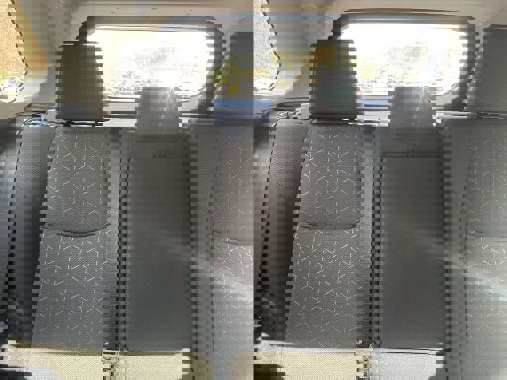 Used 2023 Toyota RAV4 XLE w/ Convenience Package image 7