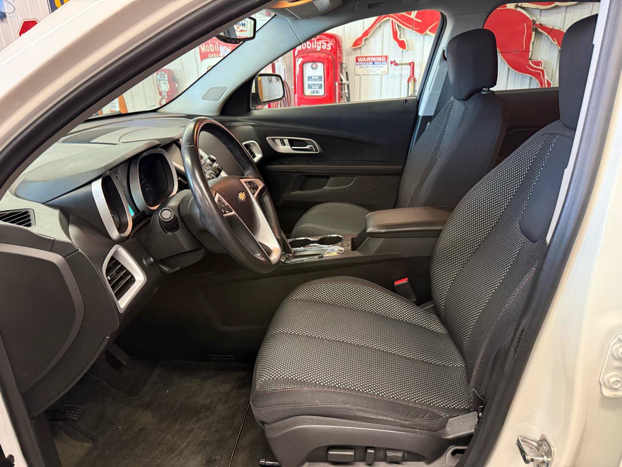 Used 2015 Chevrolet Equinox LT w/ Driver Convenience Package AWD/4WD image 11