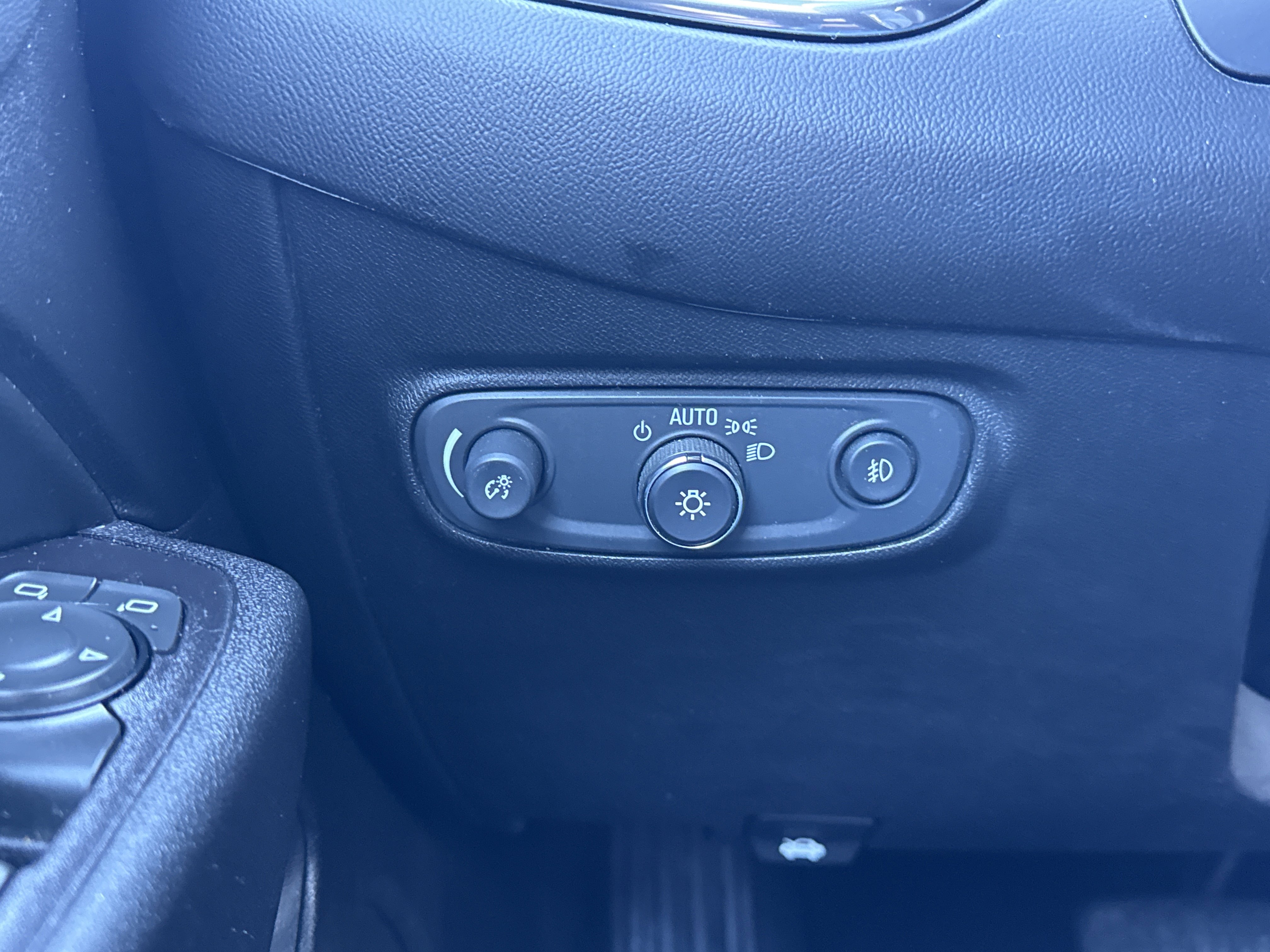 Used 2020 Chevrolet Equinox LT image 22