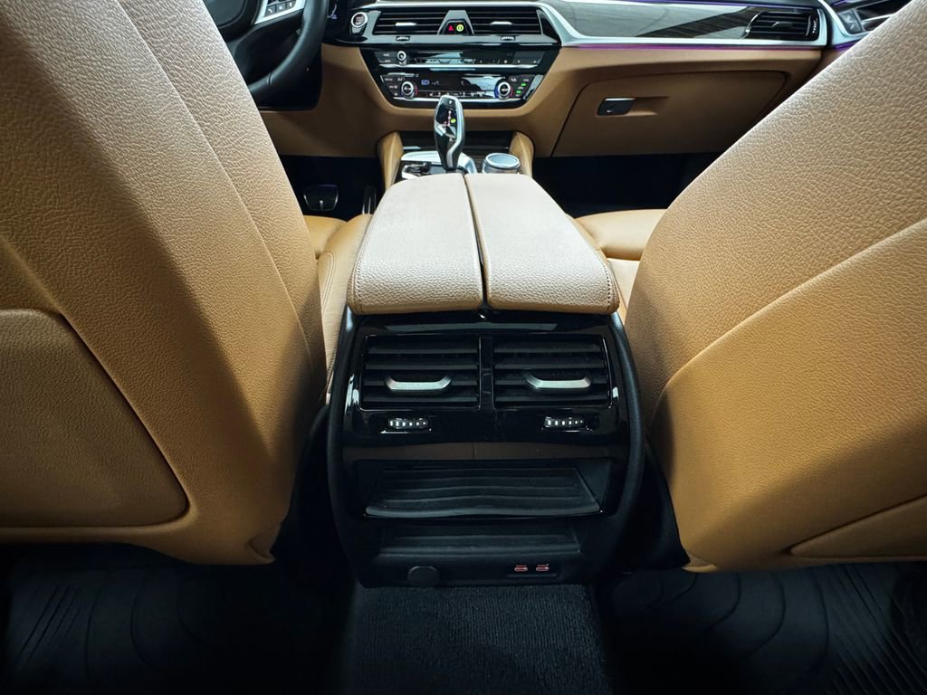 Used 2022 BMW 530i xDrive w/ M Sport Package image 32