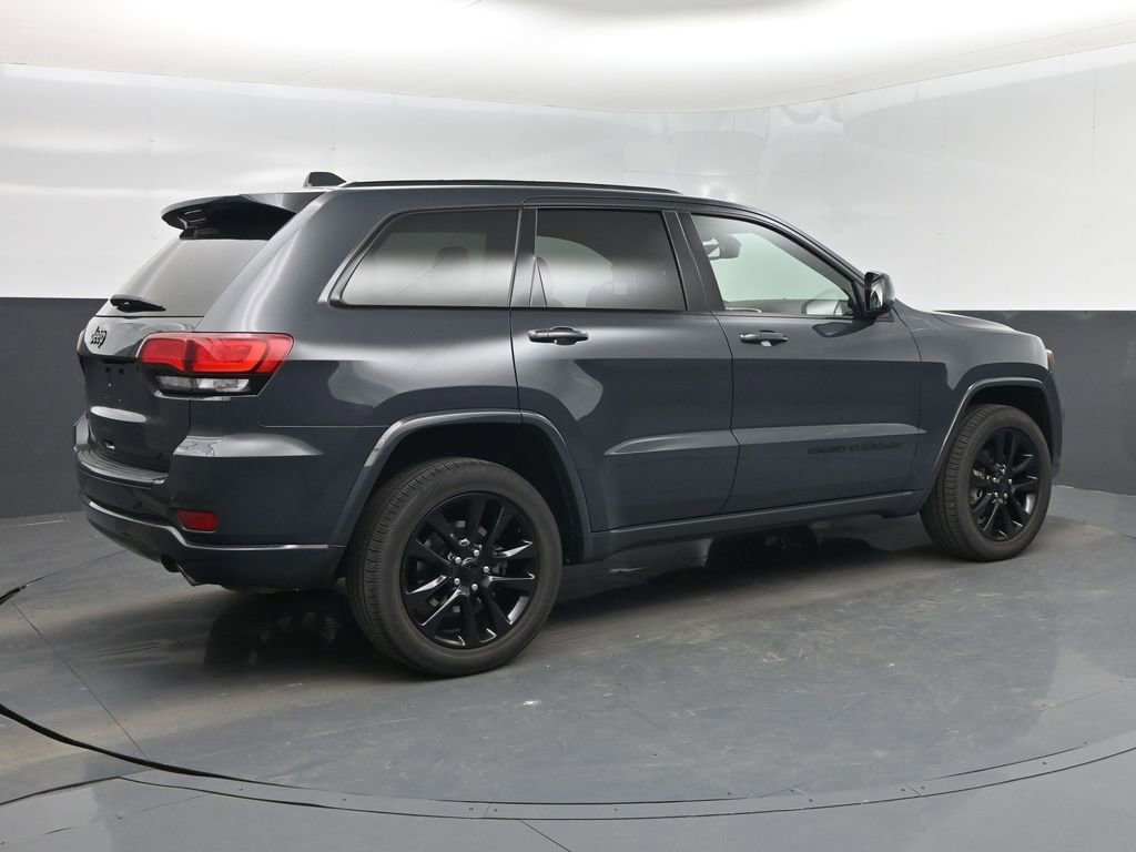 Used 2018 Jeep Grand Cherokee Altitude AWD/4WD image 3