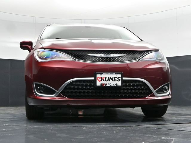 Used 2020 Chrysler Pacifica Touring-L w/ Tire & Wheel Group image 55