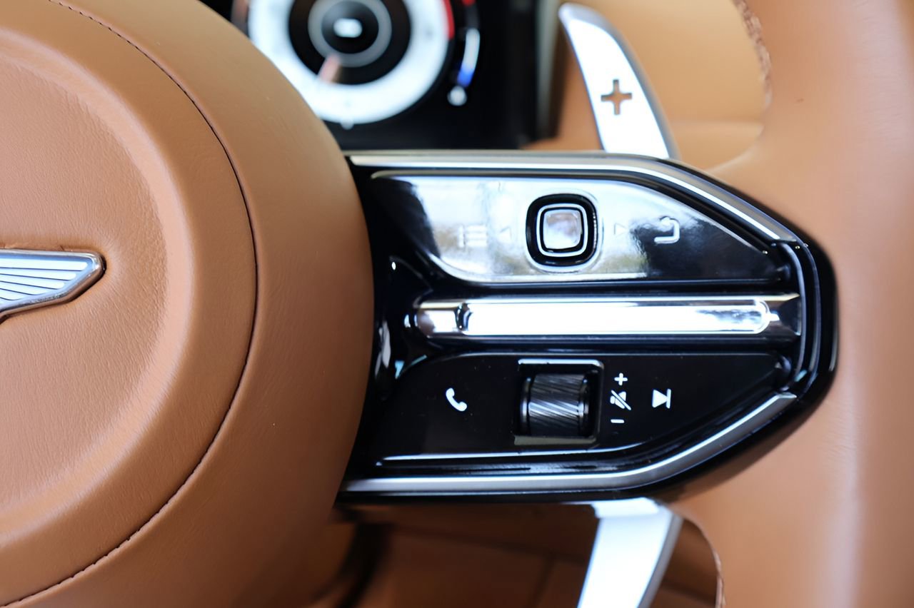 Used 2024 Aston Martin DB12 Convertible image 26