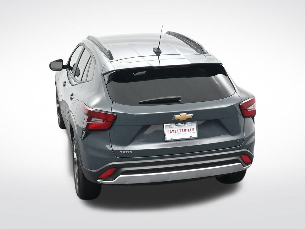 Used 2025 Chevrolet Trax LT FWD image 27