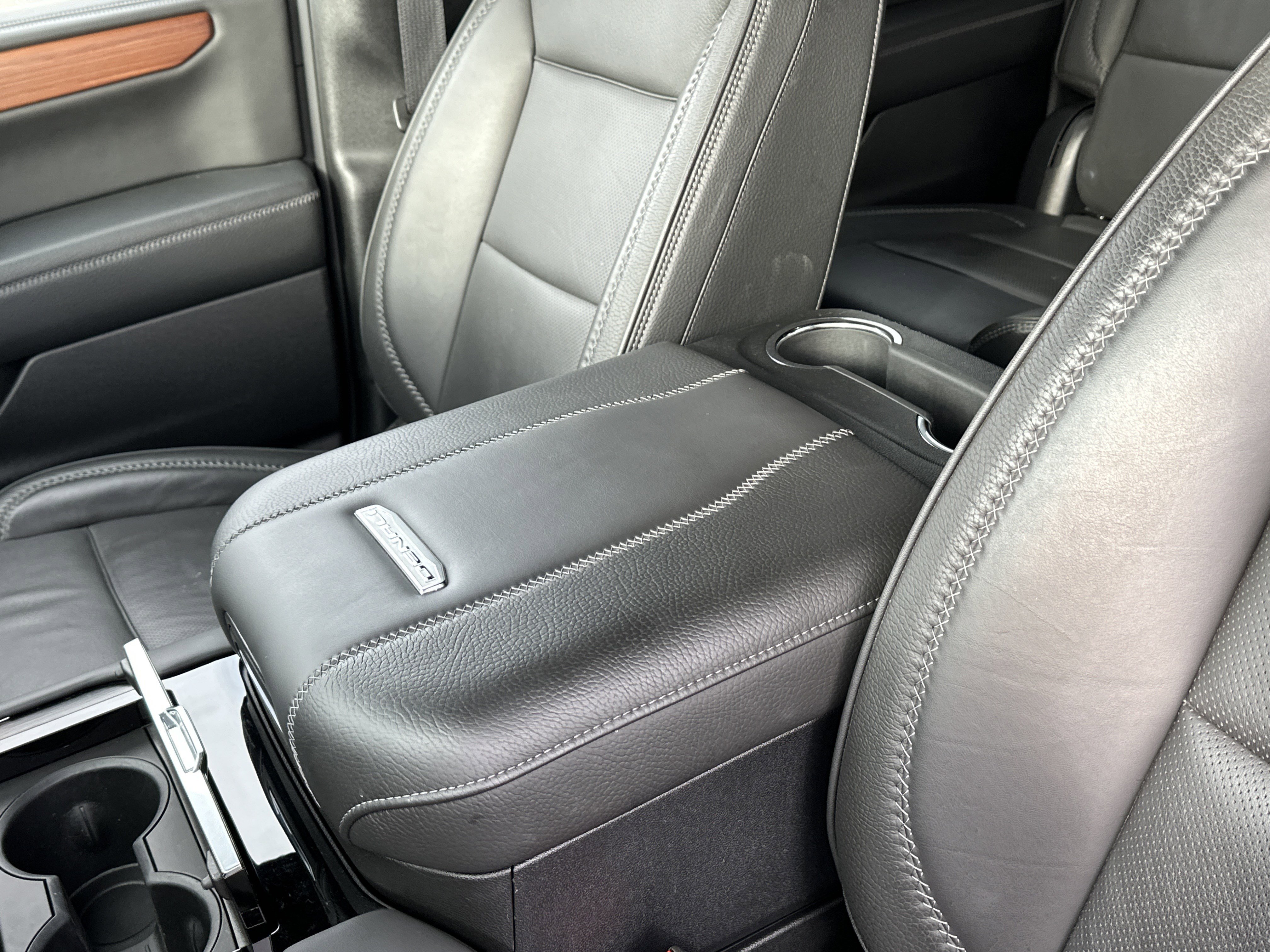 Used 2025 GMC Yukon XL Denali image 17