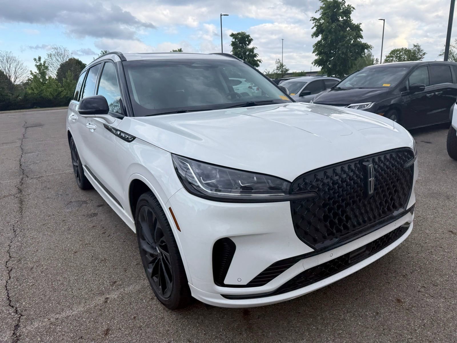 Used 2025 Lincoln Aviator Reserve w/ Equipment Group 201A AWD/4WD image 3