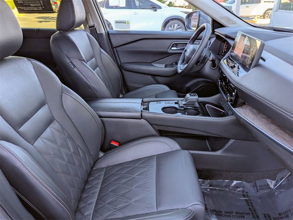 Certified 2025 Nissan Rogue Platinum w/ Platinum Premium Package image 19