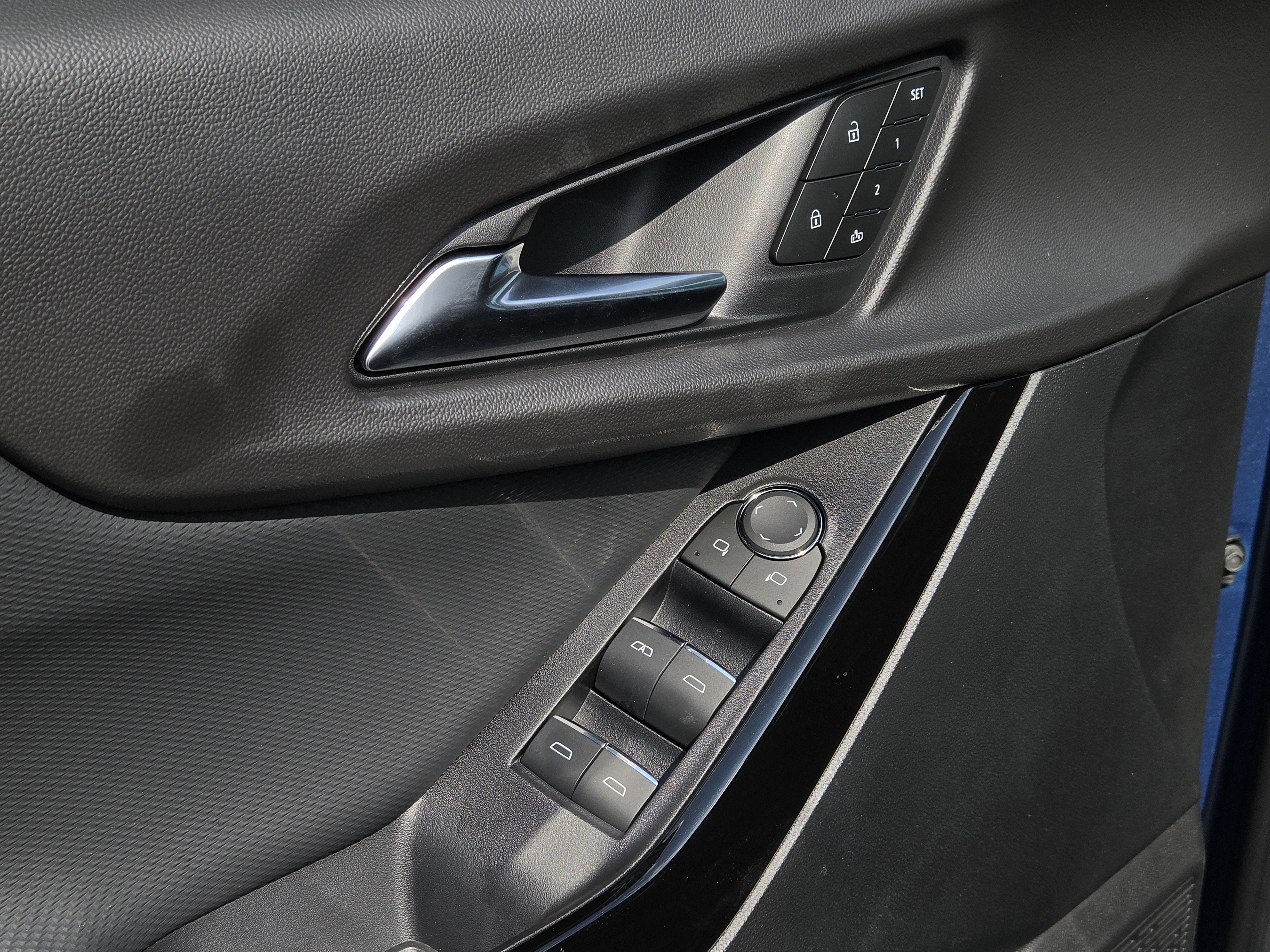 New 2027 Chevrolet Equinox RS w/ Convenience Package III FWD image 23