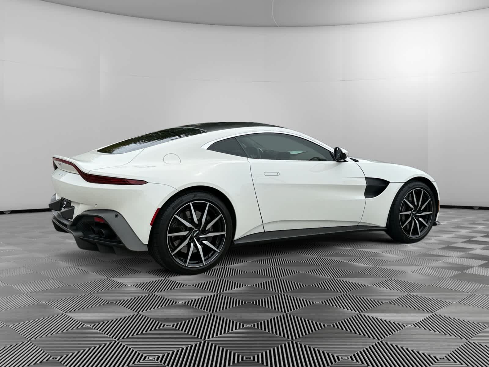 Used 2019 Aston Martin V8 Vantage Coupe RWD image 5