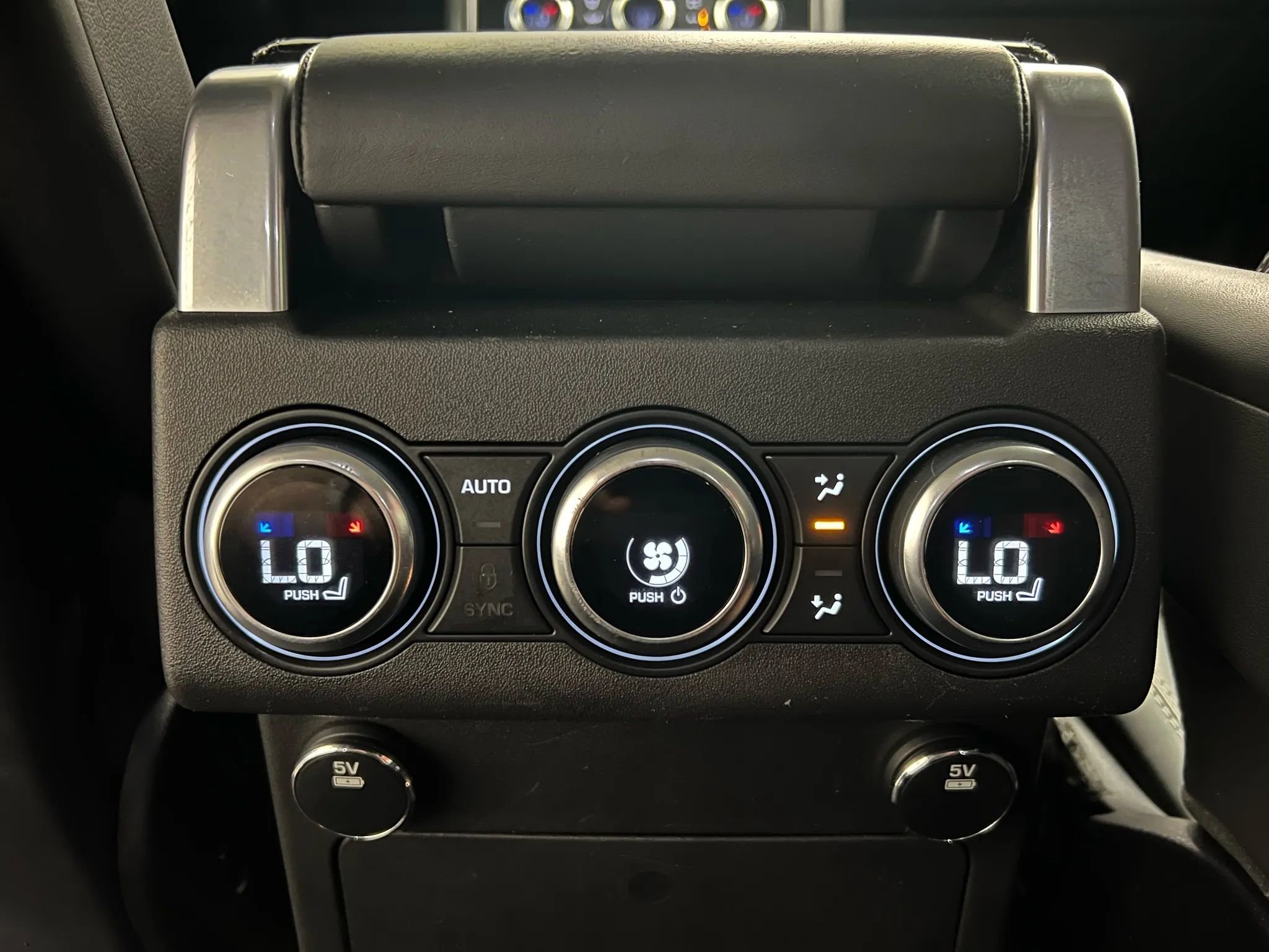 Used 2017 Land Rover Discovery First Edition image 37