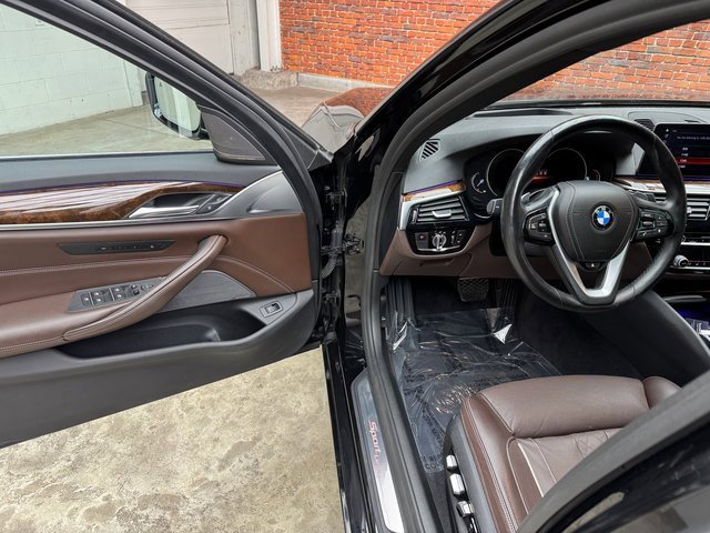 Used 2018 BMW 540i xDrive w/ Luxury Seating Package image 9
