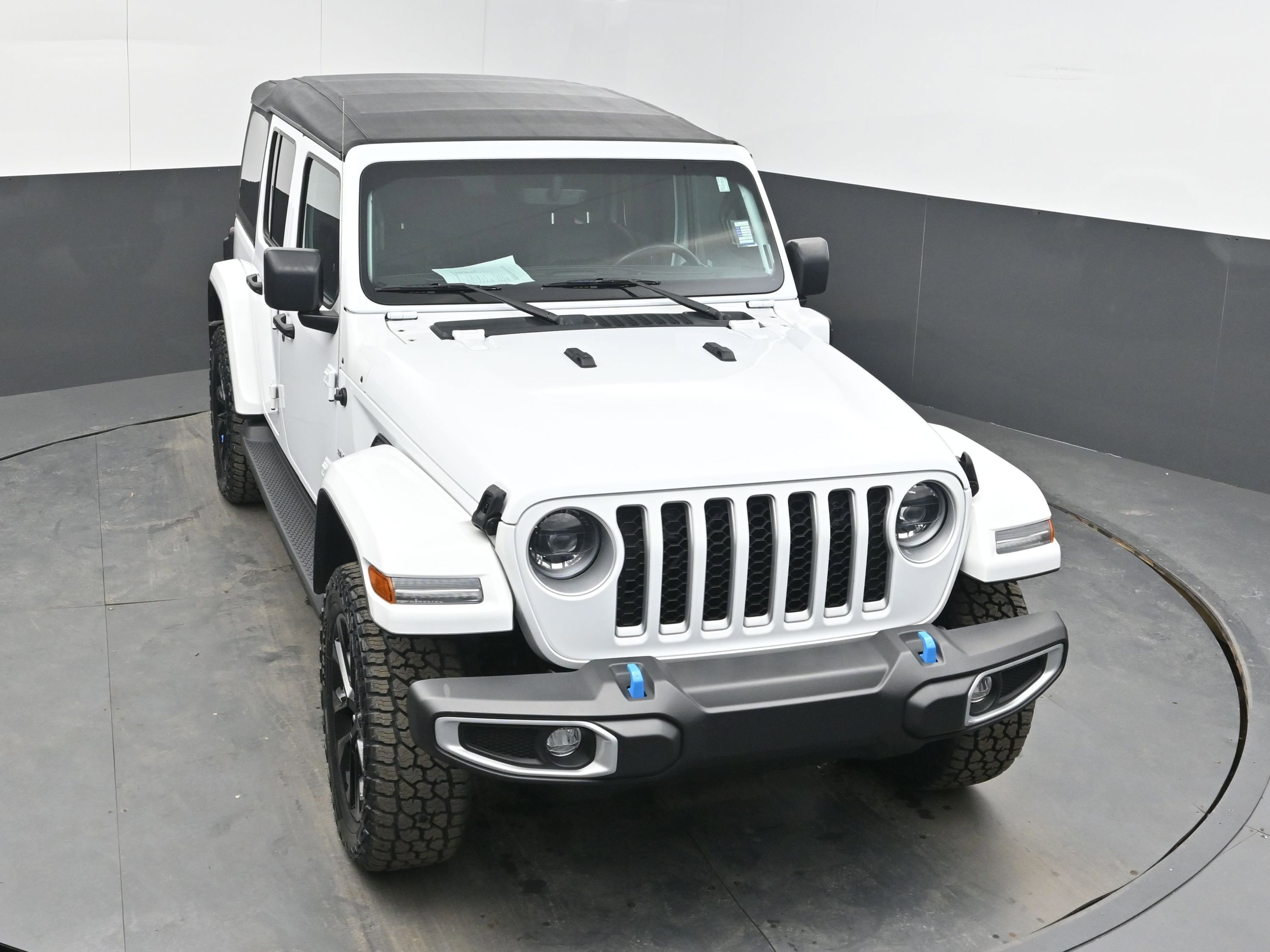 Used 2023 Jeep Wrangler Sahara w/ Cold Weather Group image 32