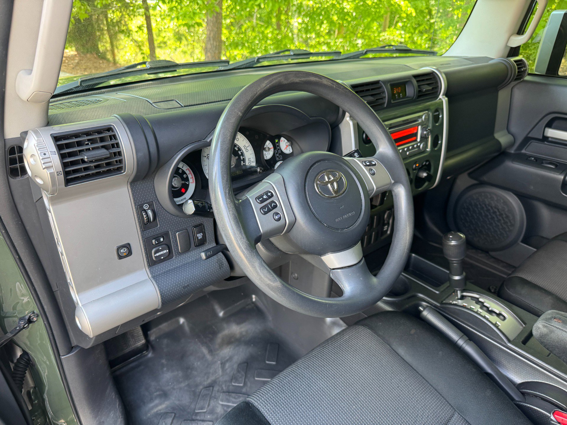 Used 2011 Toyota FJ Cruiser 2WD w/ Convenience Pkg image 25
