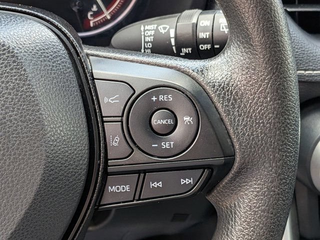 Used 2025 Toyota RAV4 XLE AWD/4WD image 24