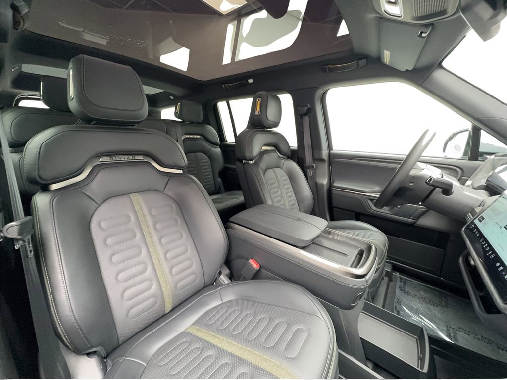 Used 2026 Rivian R1S Adventure image 30