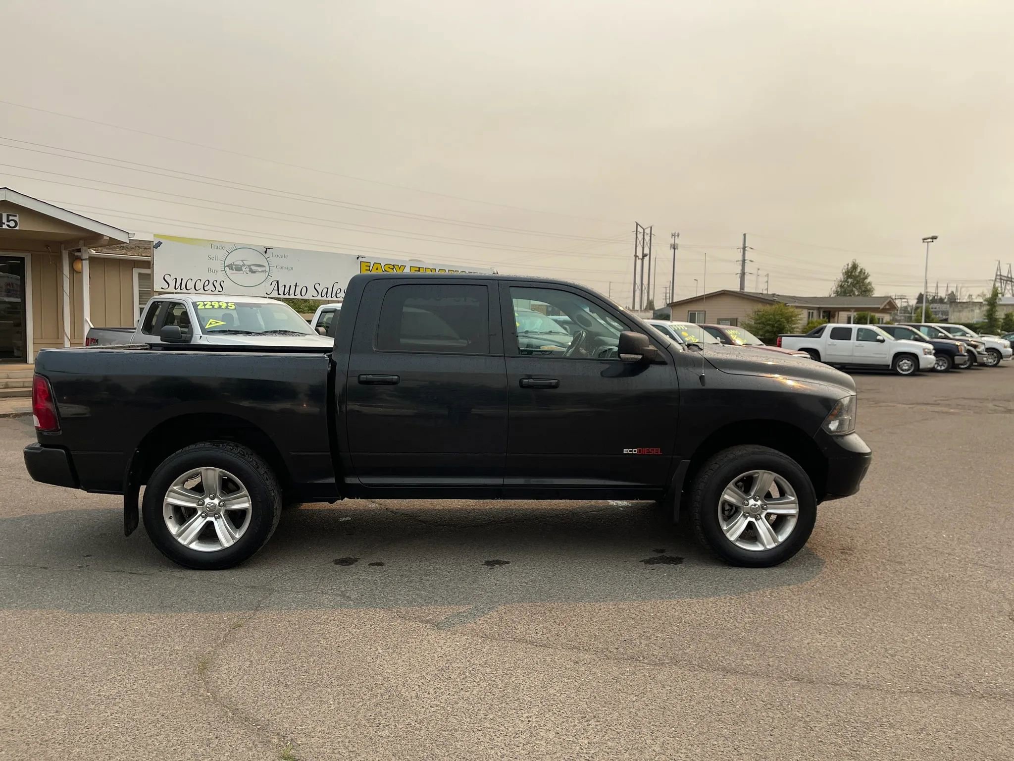 Used 2015 RAM 1500 Classic SLT w/ SLT Plus D←cor Group AWD/4WD image 2