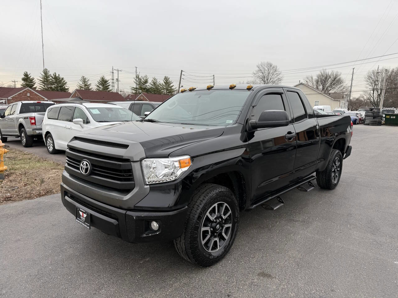 Used 2017 Toyota Tundra SR5 AWD/4WD image 3