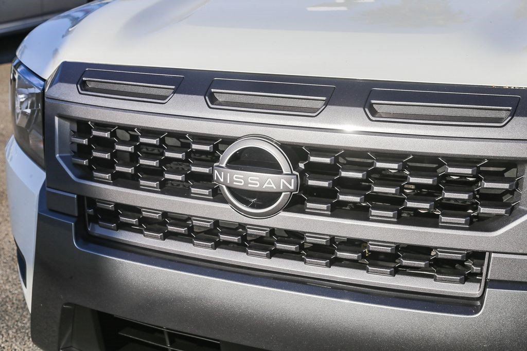 Used 2025 Nissan Frontier SV RWD image 5
