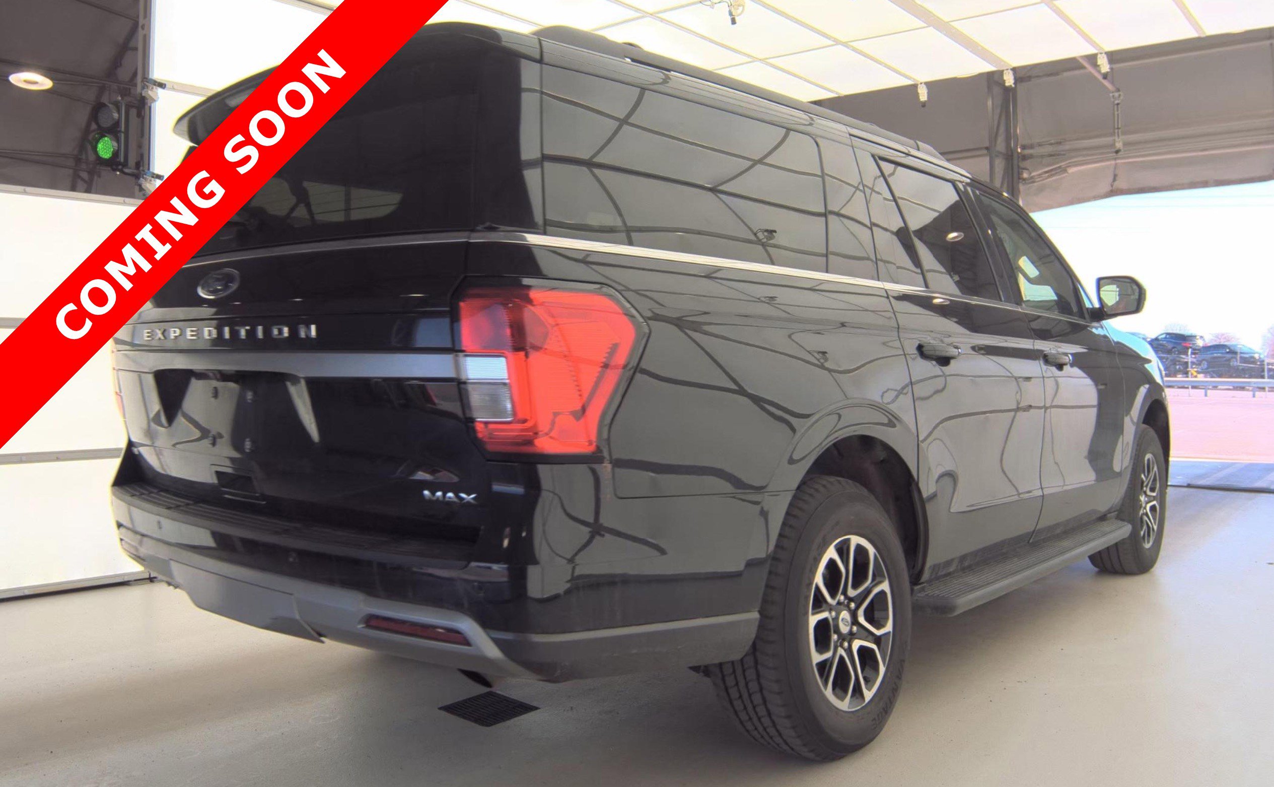 Used 2024 Ford Expedition Max XLT image 5