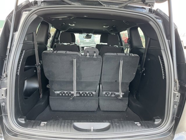 Used 2022 Chrysler Pacifica Touring image 36