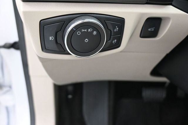 Used 2017 Ford Fusion SE w/ Fusion SE Technology Package FWD image 20