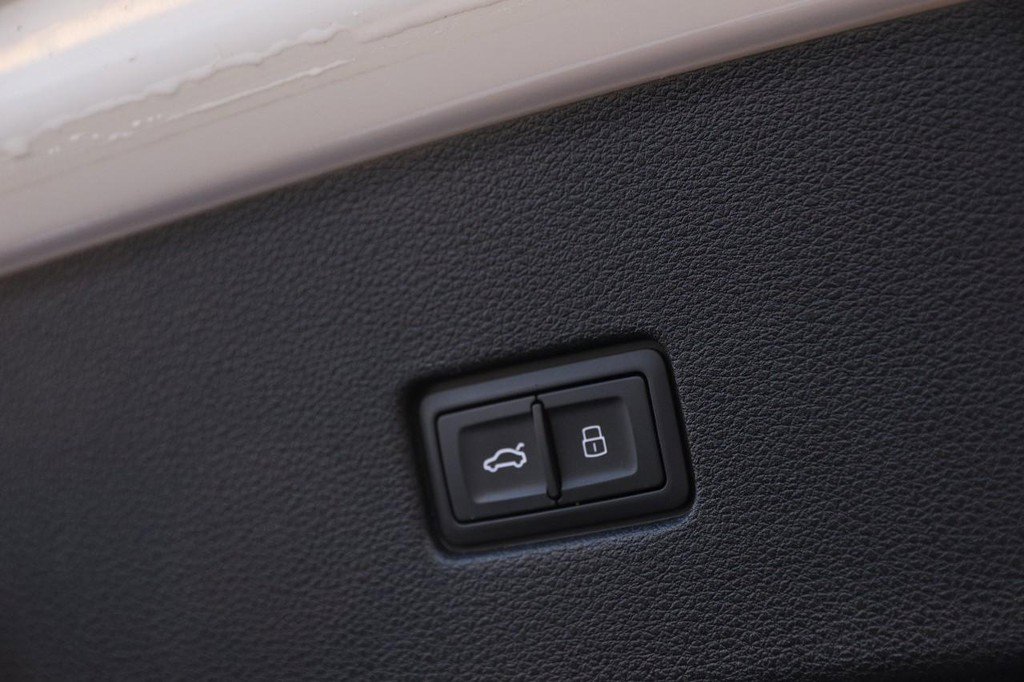 Used 2019 Audi Q8 Premium Plus w/ Premium Plus image 8