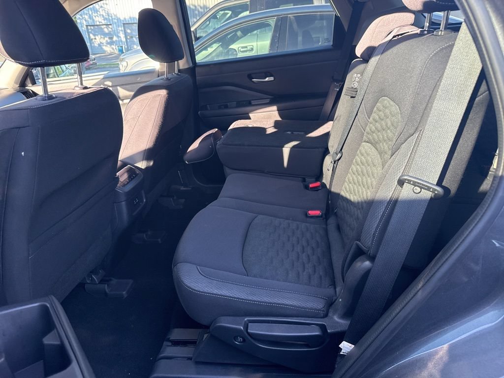 Used 2022 Nissan Pathfinder SV AWD/4WD image 6