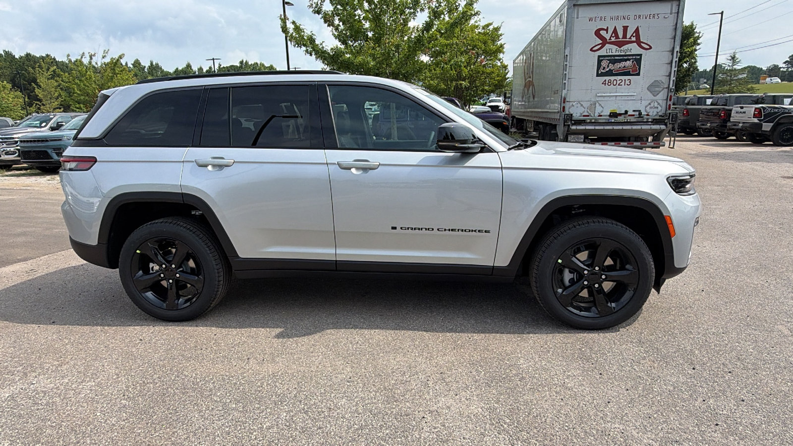 New 2026 Jeep Grand Cherokee Limited w/ Limited Altitude Package AWD/4WD image 7