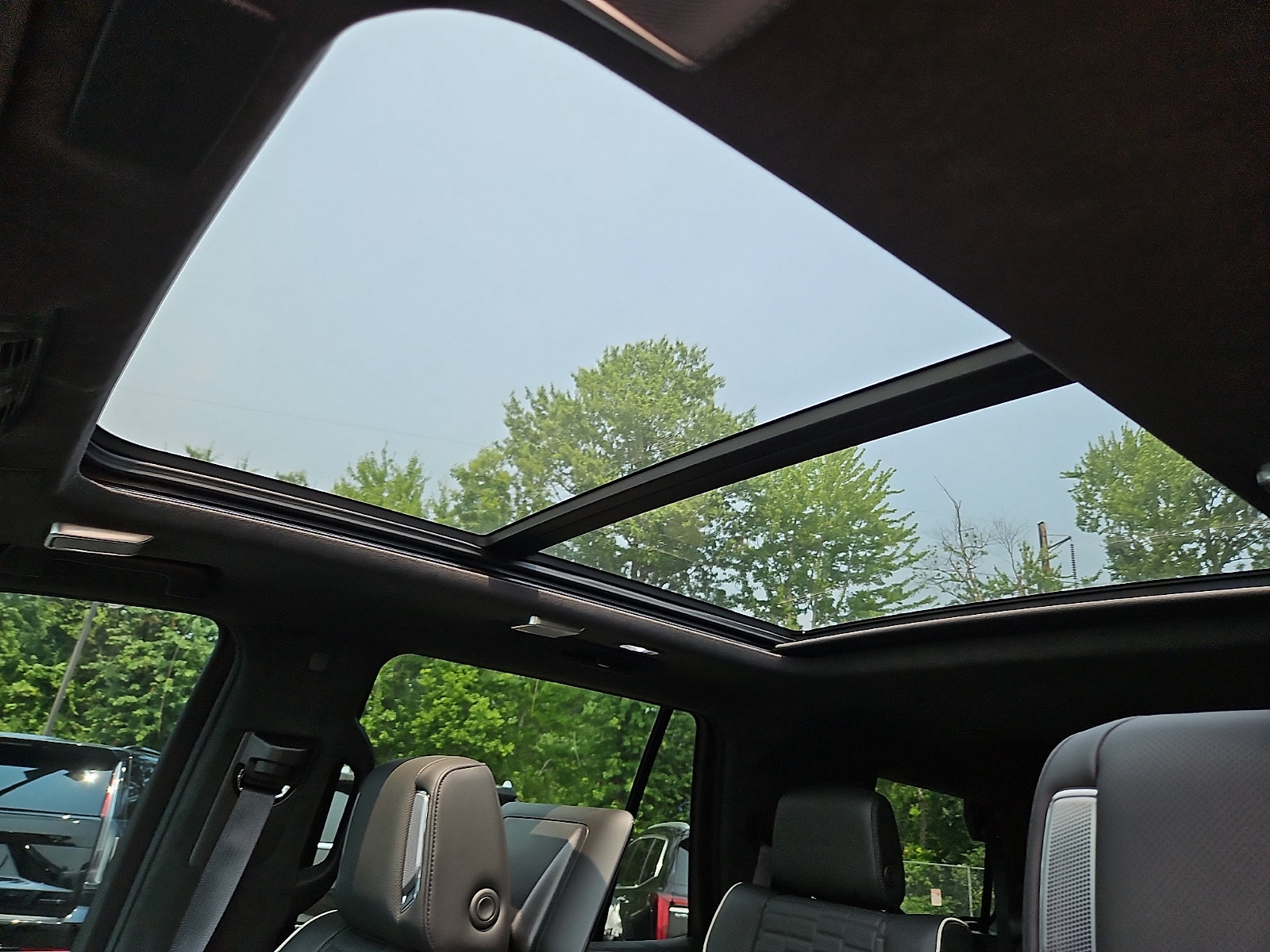 Certified 2024 Cadillac Escalade Sport Platinum w/ LPO, ONYX Package AWD/4WD image 14