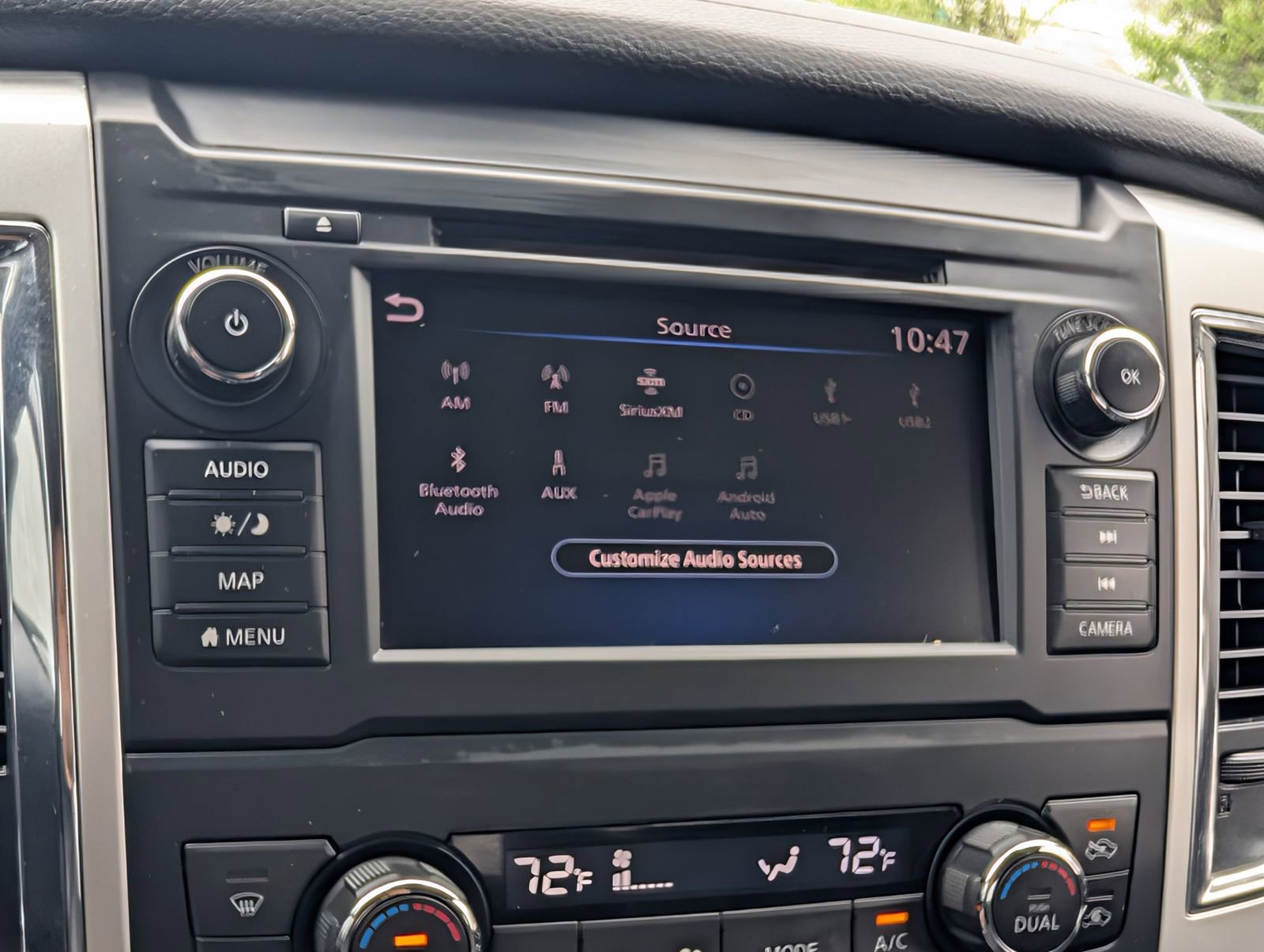 Used 2019 Nissan Titan SV w/ SV Convenience Package image 7