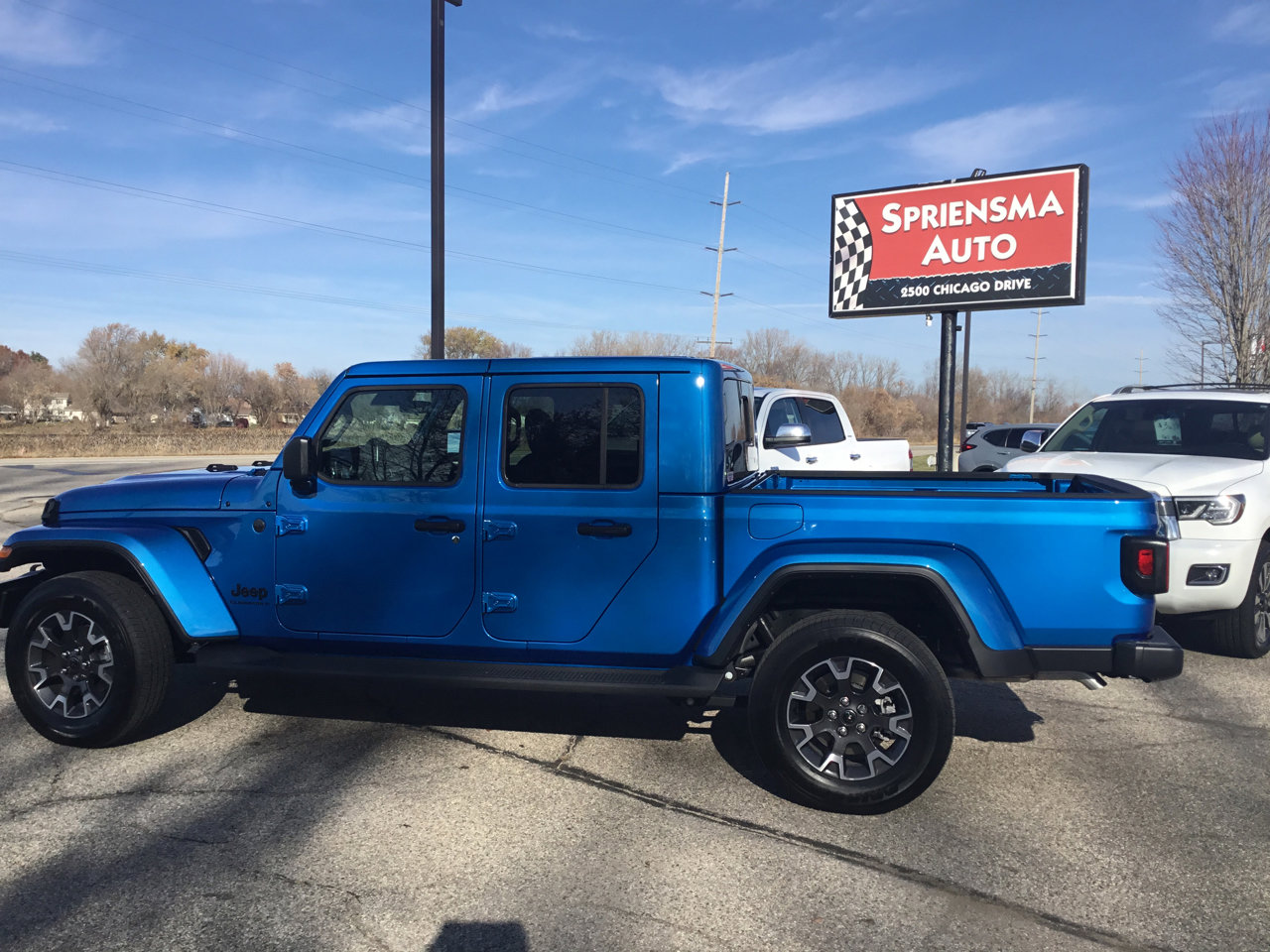 Used 2025 Jeep Gladiator Sport w/ Premium Package image 10