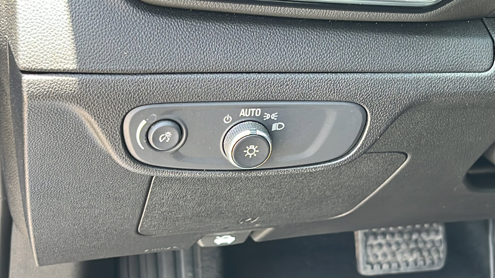 Used 2023 Chevrolet Bolt EUV LT w/ Comfort Package image 13