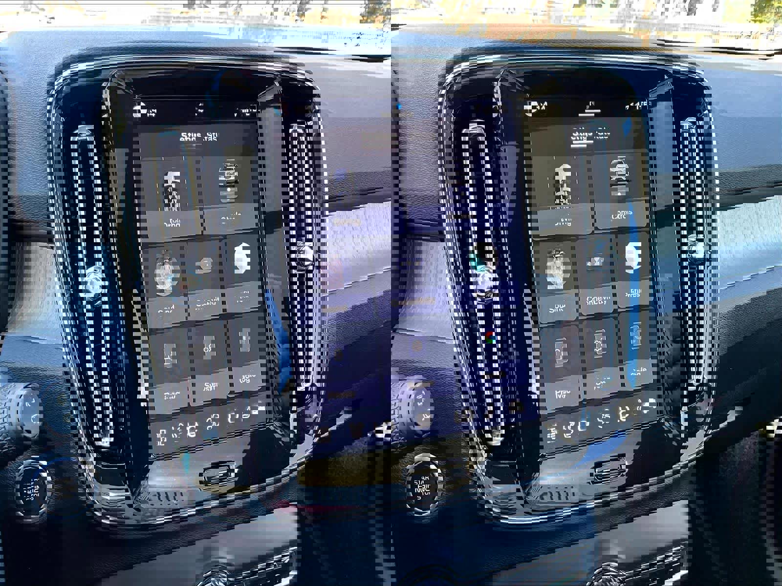 Used 2025 Volvo XC40 B5 Plus image 38