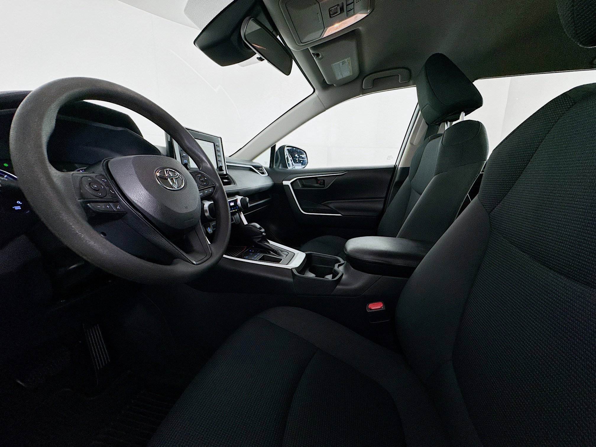 Used 2019 Toyota RAV4 LE FWD image 20