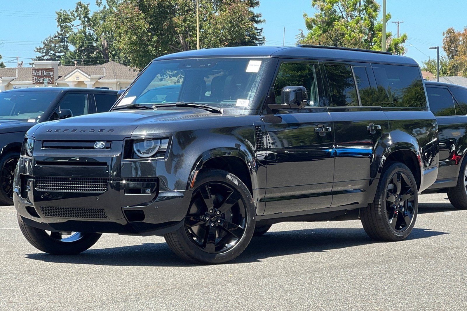 New 2026 Land Rover Defender 130 X-Dynamic SE AWD/4WD image 1