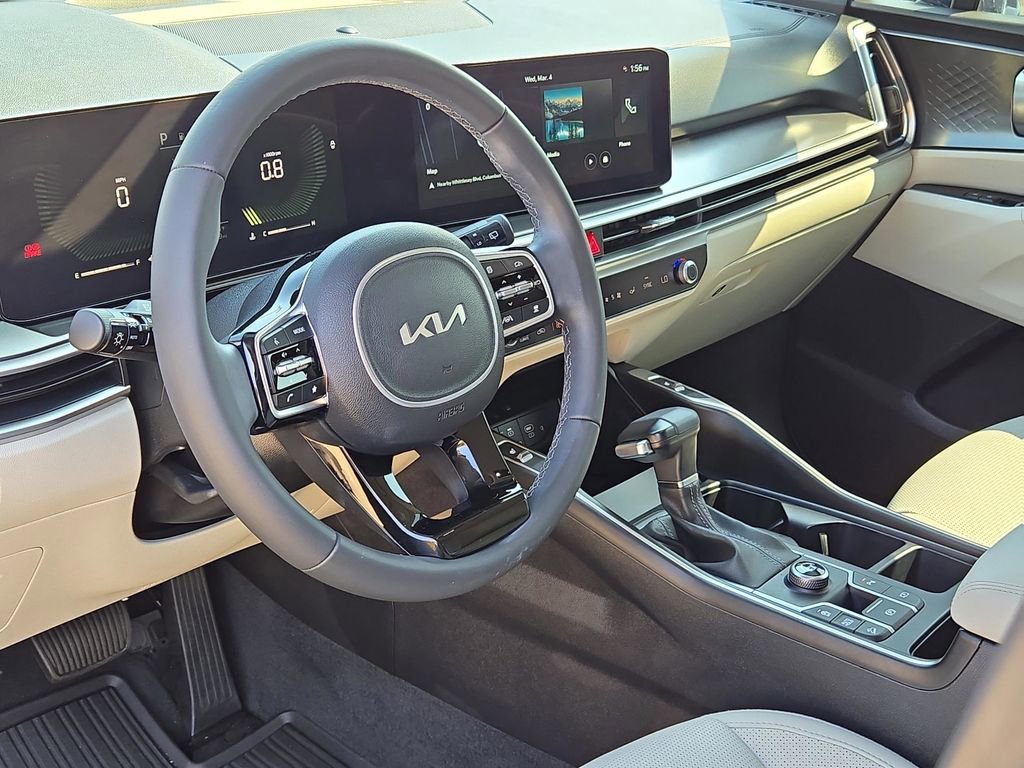 Certified 2024 Kia Sorento EX w/ Panoramic Sunroof Package image 18