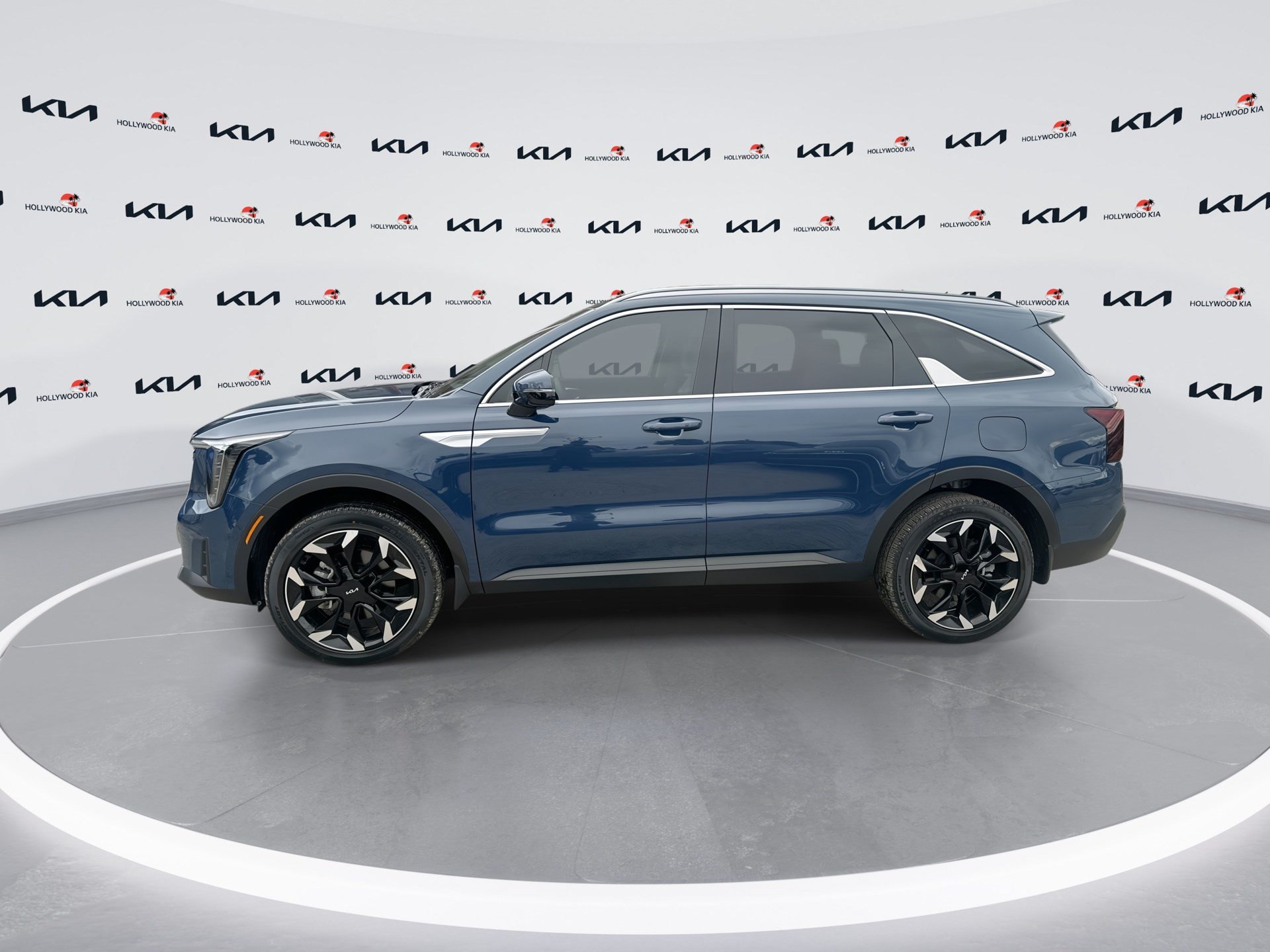 Certified 2025 Kia Sorento EX w/ Panoramic Sunroof Package AWD/4WD image 5