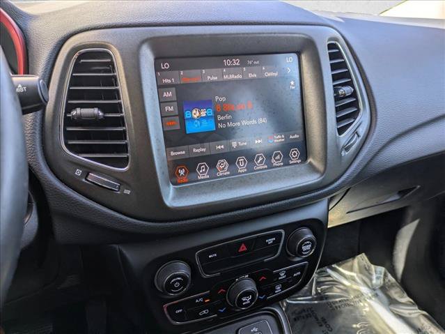 Used 2018 Jeep Compass Trailhawk w/ Leather Interior Group AWD/4WD image 14
