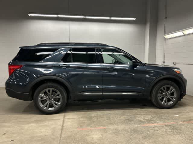 Used 2024 Ford Explorer XLT w/ Equipment Group 202A AWD/4WD image 3