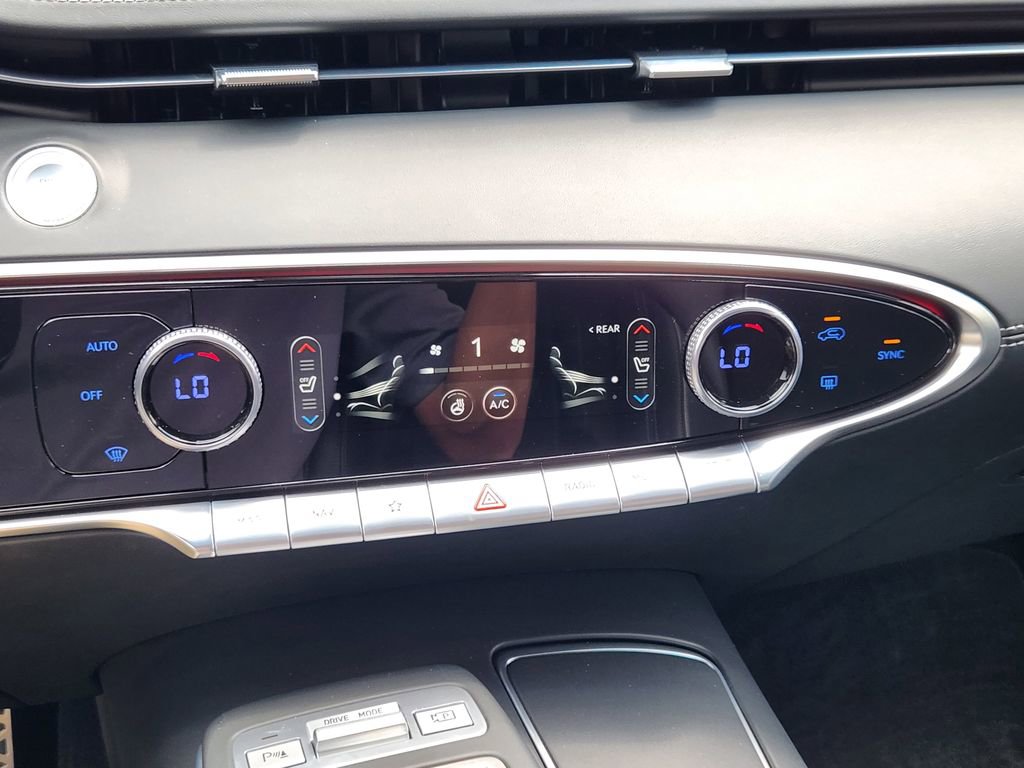 Used 2023 Genesis GV70 2.5T w/ Sport Prestige Package AWD/4WD image 18