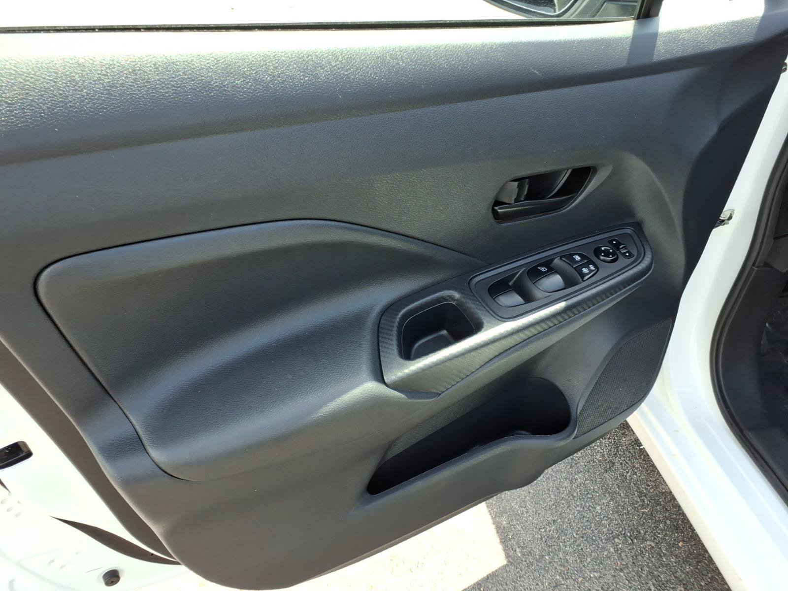 Used 2023 Nissan Versa S FWD image 7