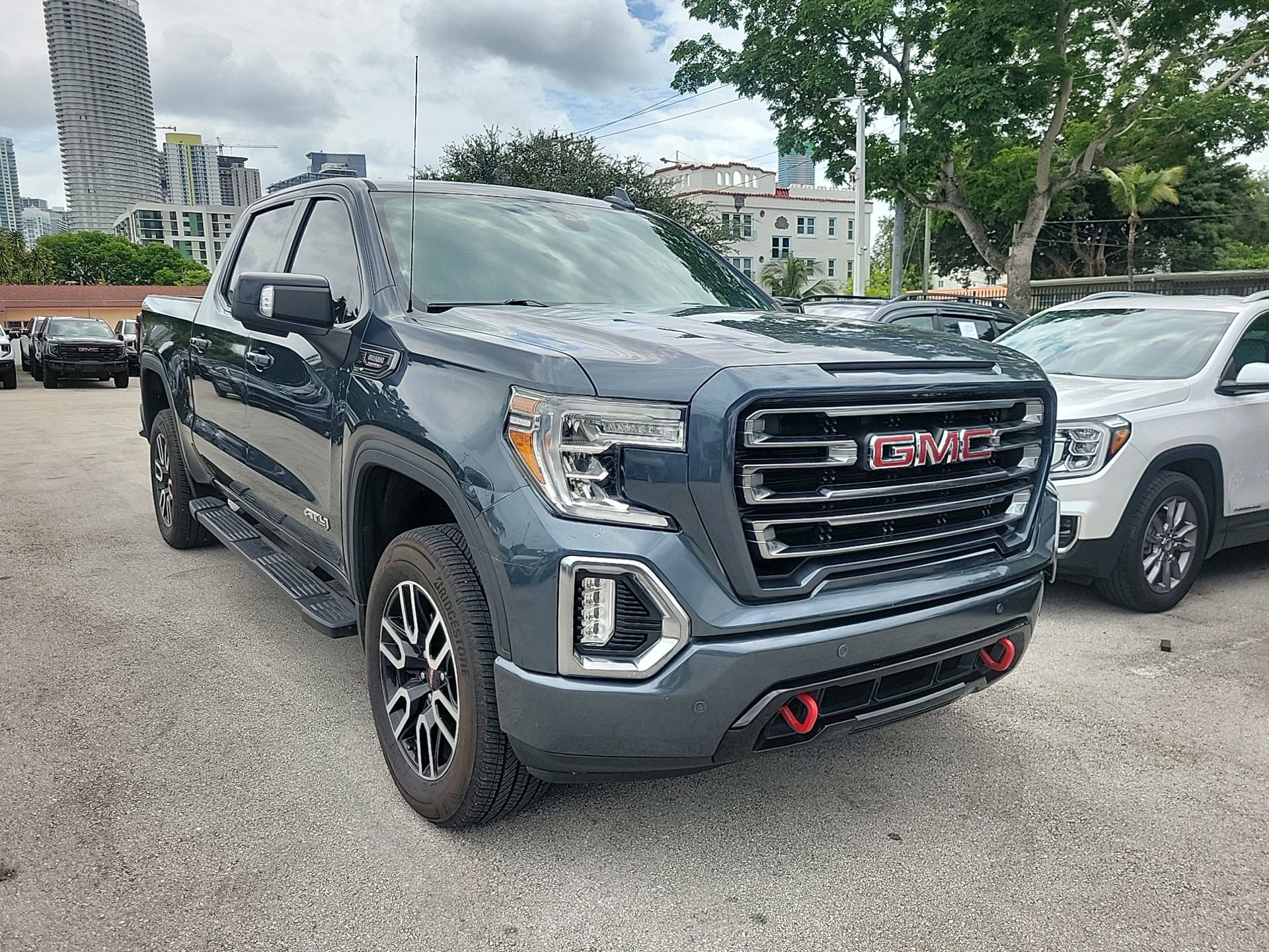 Used 2020 GMC Sierra 1500 AT4 w/ AT4 Premium Package AWD/4WD image 4