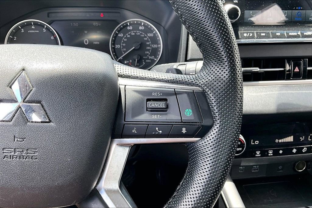 Used 2024 Mitsubishi Outlander SE AWD/4WD image 11