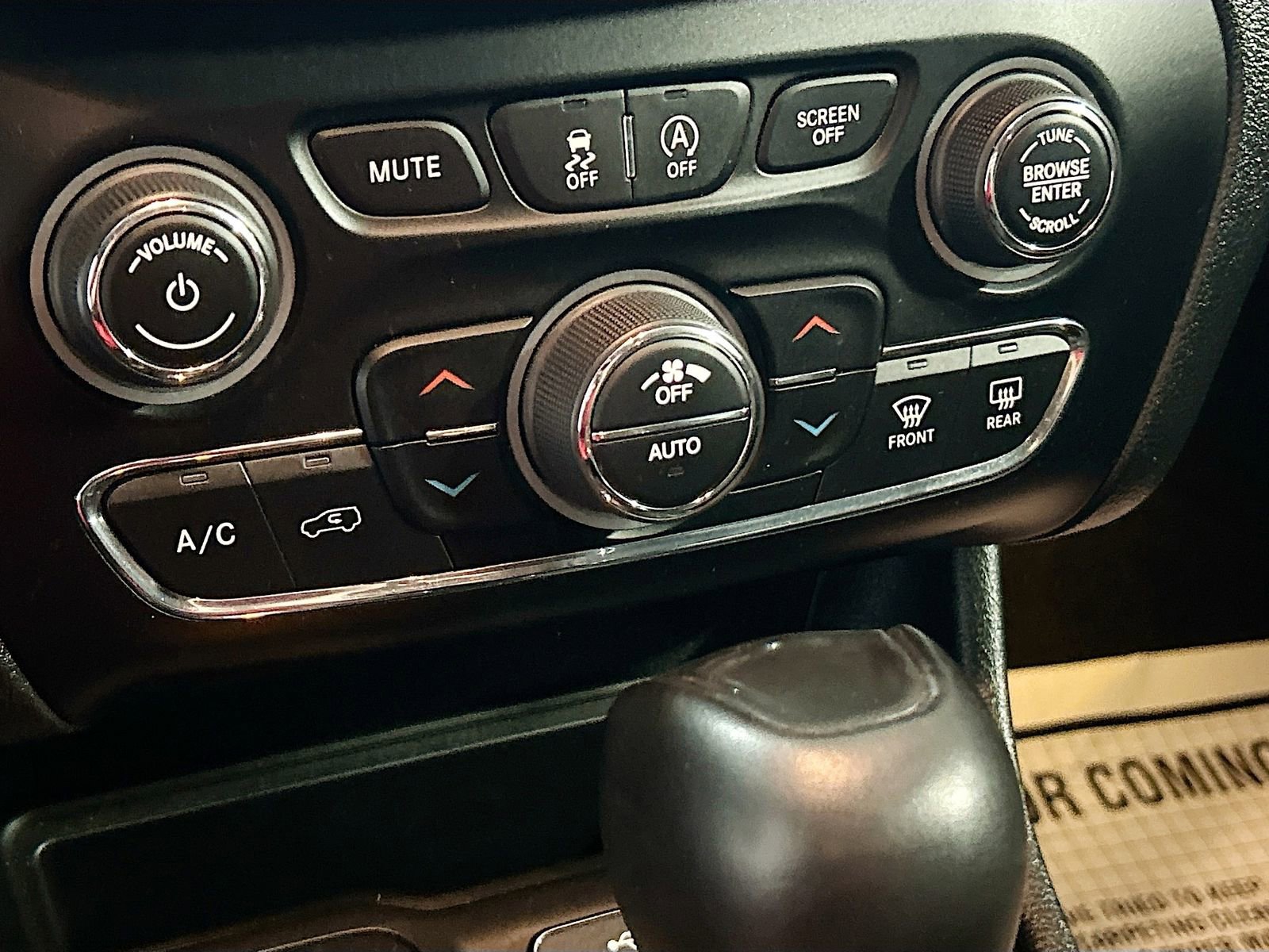 Used 2022 Jeep Cherokee Trailhawk w/ Comfort/Convenience Group image 15