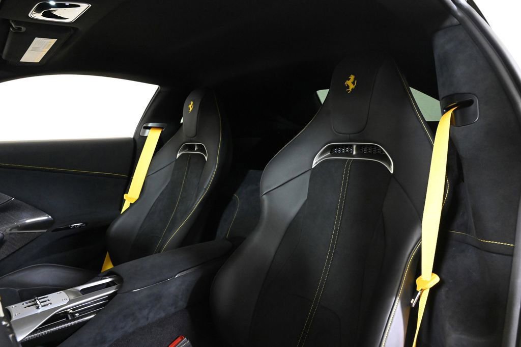 Used 2025 Ferrari 12Cilindri Base image 17