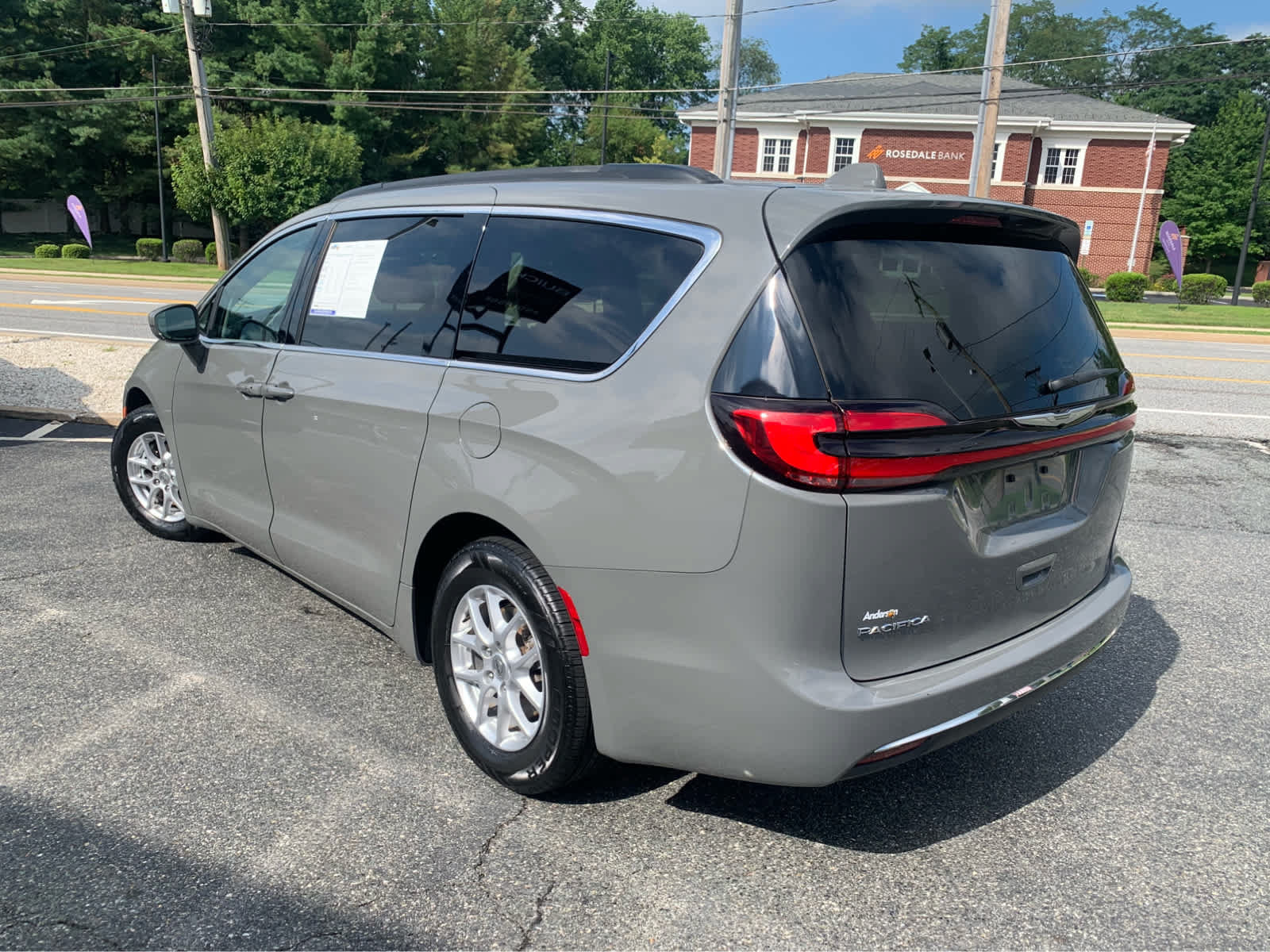 Used 2022 Chrysler Pacifica Touring-L FWD image 4