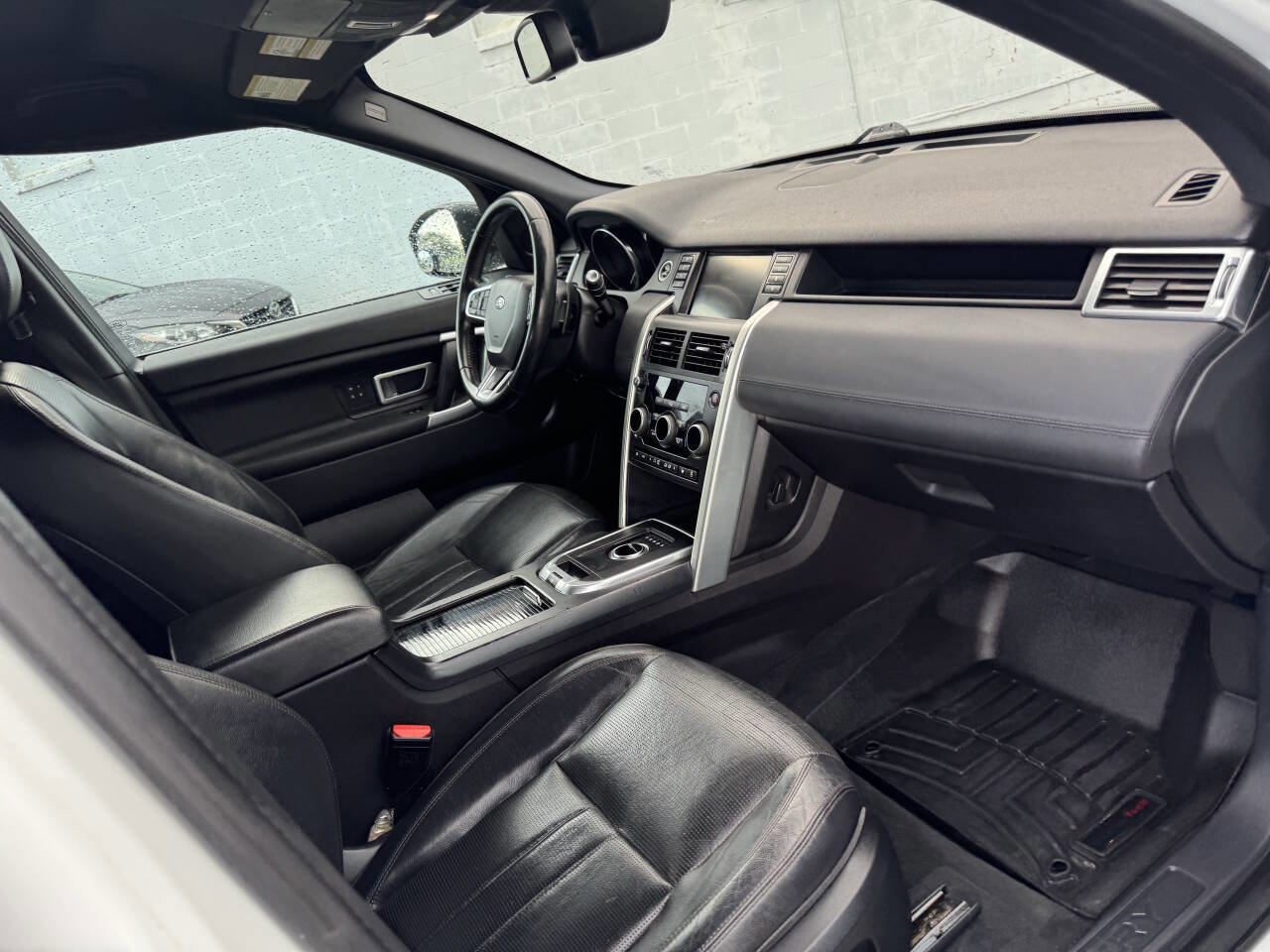 Used 2017 Land Rover Discovery Sport HSE image 36